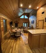 Broken Bow Cabina | Risky Business Cabin at Hochatown