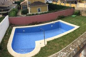 Montequinto Villa | Cama 2..Chalet independiente con piscina