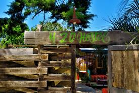 La Pedrera Hostal | Ven a pasarla bien al 4:20 Hostel!