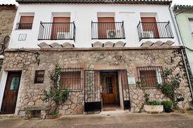 Torrejon El Rubio Apartamento | Amazing apt with mountain view