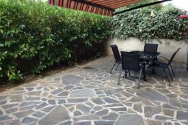 Jaca Apartamento | Apartamento con terraza y piscina.