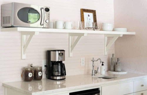Fredericksburg Apartamento | Hot Tub, King Bed, Walk to Main, Luxe Bath - No. 1