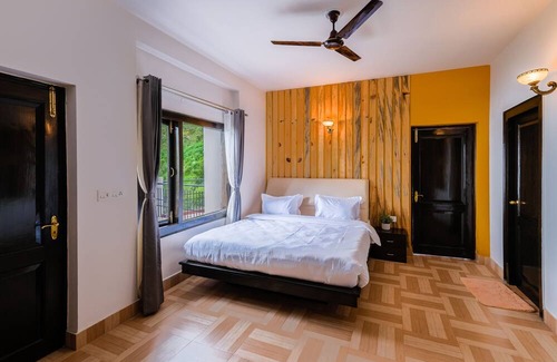 The Mall Road Cabaña | The Junglee Bakri