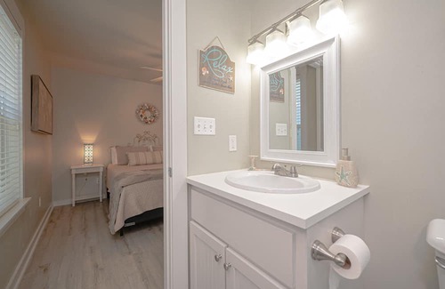 Rockport Cabaña | Seaside Retreat - family friendly with community pool!