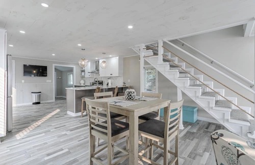 Wolcott Casa | Relaxing Bayfront Home