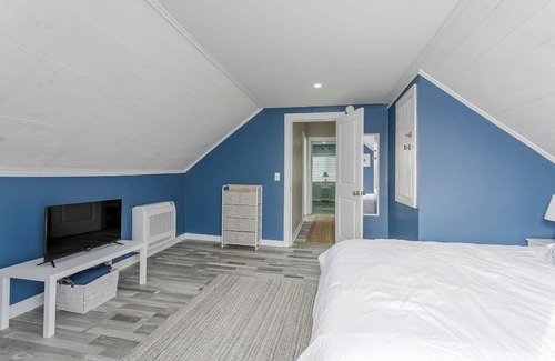 Wolcott Casa | Relaxing Bayfront Home
