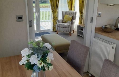 Great Houghton Cabina | 2 bedroom accommodation in Great Billing