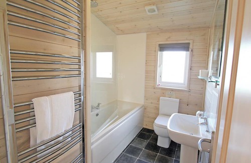 Alford Cabina | 3 bedroom accommodation in Woodthorpe