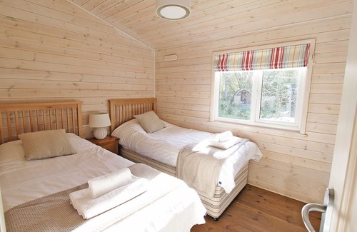 Alford Cabina | 3 bedroom accommodation in Woodthorpe