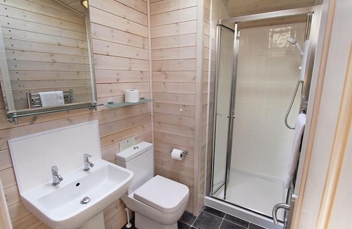 Alford Cabina | 3 bedroom accommodation in Woodthorpe