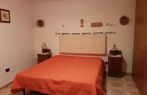 Villanova Monteleone Casa | Rooms with private bathrooms in the historic center just a short walk from the bus stop