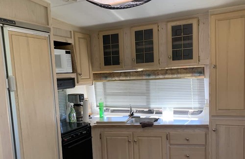 Medicine Hat Casa | Glamping on the creek, minutes from city amenities