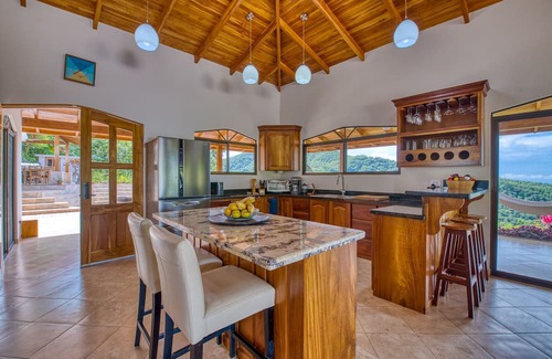 Samara Casa | Beautiful House with breathtaking sunsets ocean, bay and Mountain View !
