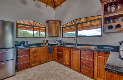 Samara Casa | Beautiful House with breathtaking sunsets ocean, bay and Mountain View !