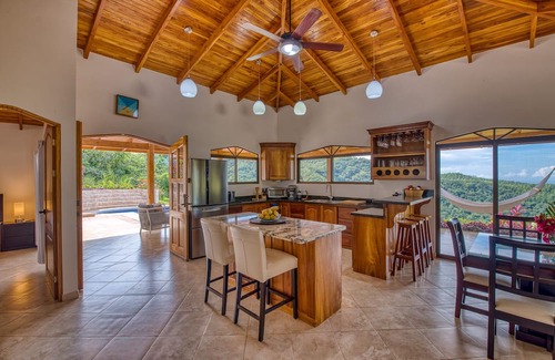 Samara Casa | Beautiful House with breathtaking sunsets ocean, bay and Mountain View !