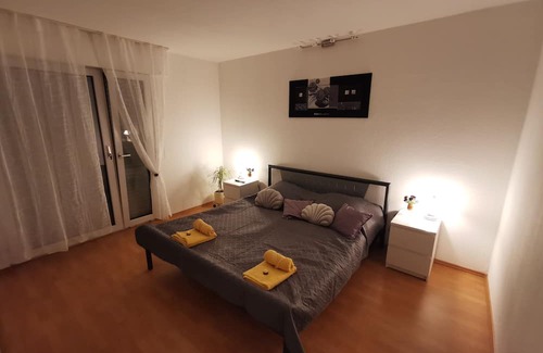 Bad Wilhelmshoehe Apartamento | 3-zi. Erdgeschosswohnung,wilhelmshöher Alle,separater Eingang,terrasse,5min Tram
