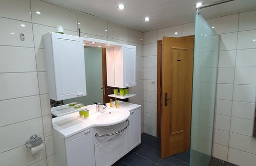 Briedel Apartamento | Cozy apartment near Zell a d Mosel in Briedel. Dog friendly