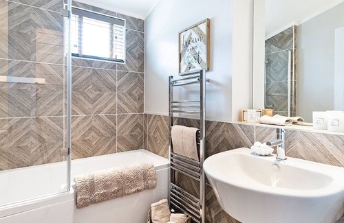 St. Florence Cabina | 2 bedroom accommodation in St Florence, Tenby