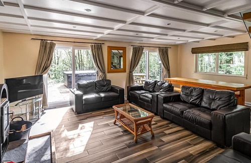 Farley Cabina | 4 bedroom accommodation in Oakamoor