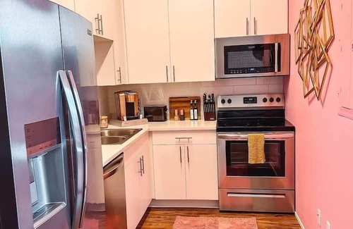 North Nashville Apartamento | Dolly's Art Deco: Luxe Stay Near Broadway