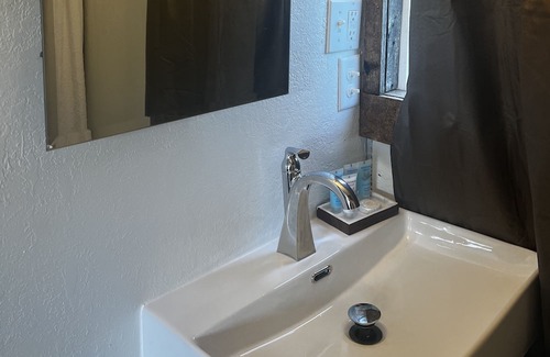 Lansing Cabina | Tiny cabin at Scenic Valley Motel