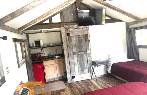 Lansing Cabina | Tiny cabin at Scenic Valley Motel