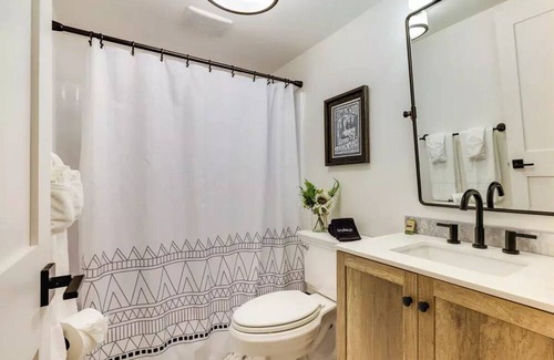 Murphys Cabina | New - Walk to Downtown from "The Local Pine"
