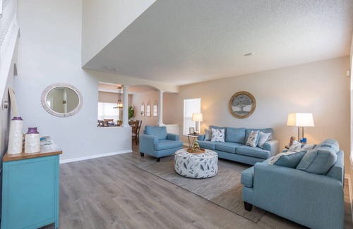 Poinciana Casa | Getaway & Comfy House w/ Pool!