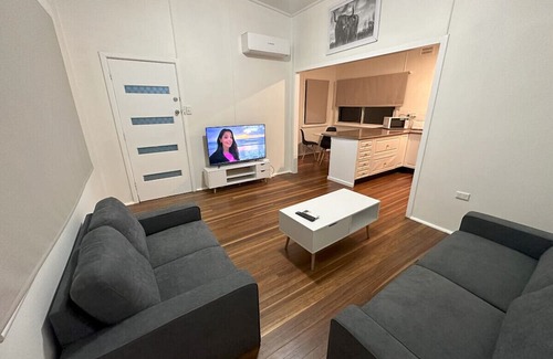 Grafton Apartamento | Private 1 Bedroom Apartment with Fenced Yard