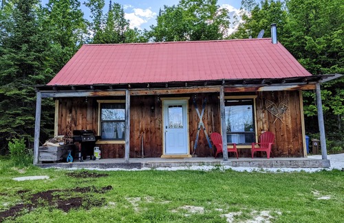 Messines Chalet De Esquí | Comfy Cottage w/ Sauna and Hot Tub Nestled in Nature in Beautiful Messines, QC