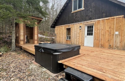 Messines Chalet De Esquí | Comfy Cottage w/ Sauna and Hot Tub Nestled in Nature in Beautiful Messines, QC