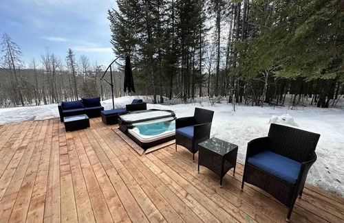 Messines Chalet De Esquí | Comfy Cottage w/ Sauna and Hot Tub Nestled in Nature in Beautiful Messines, QC
