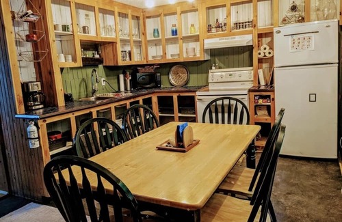 Messines Chalet De Esquí | Comfy Cottage w/ Sauna and Hot Tub Nestled in Nature in Beautiful Messines, QC