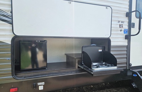 Taylor Casa | Rv close to samsung plant. 13 minutes. All include.