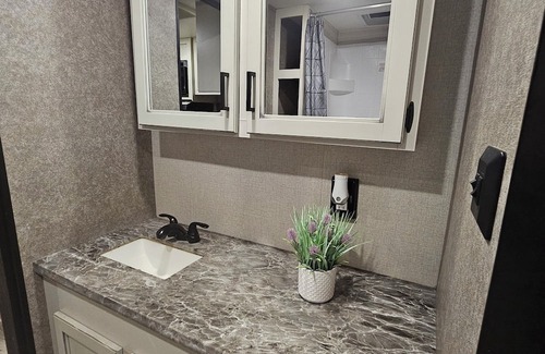 Taylor Casa | Rv close to samsung plant. 13 minutes. All include.