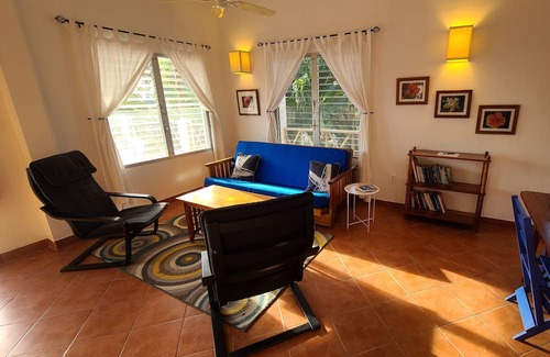 Forest Home Apartamento | Stay, relax and explore in Belize at our tropical oasis by the Caribbean Sea.