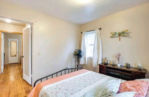 Torrington Casa | 2 apartments for price of 1. Entire house with lots of rooms. Pets welcome!