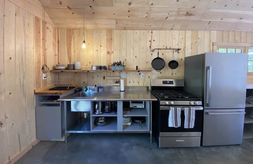 Ojai Casa | Spacious and modern Ojai barn in the middle of an orange grove
