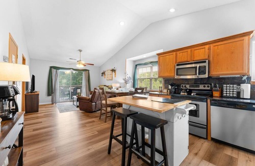 Indian Point Condominio | Next to Silver Dollar City - Lakeside Condo