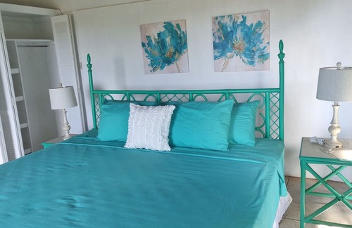 Kingstown Casa | Amazing views, close to supermarkets, shopping, beaches