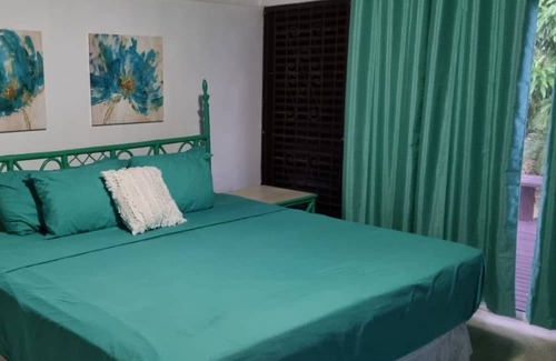 Kingstown Casa | Amazing views, close to supermarkets, shopping, beaches