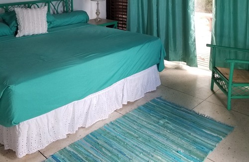 Kingstown Casa | Amazing views, close to supermarkets, shopping, beaches