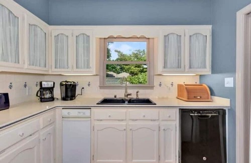 Brownsboro Casa | Southern Pecan Hideaway - Luxury Home