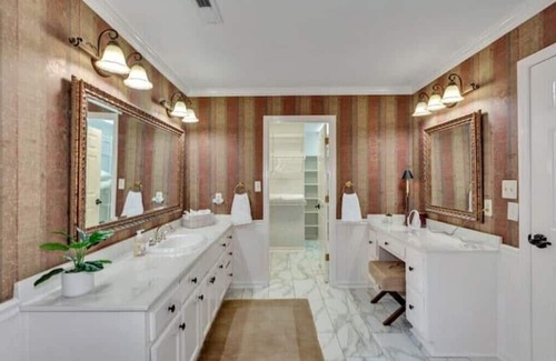 Brownsboro Casa | Southern Pecan Hideaway - Luxury Home