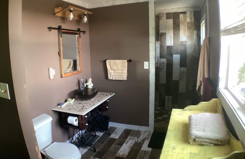 Grass Creek Casa | Riverfront house on the Tippecanoe River- Yogi’s Den - upper level