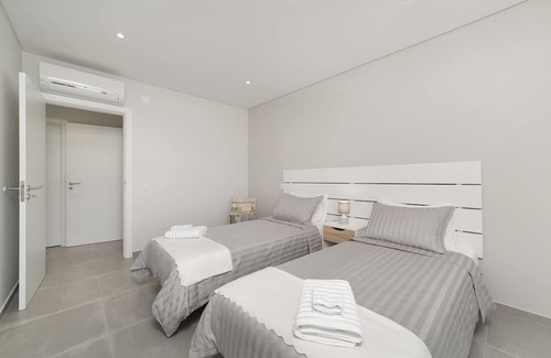 Foz do Arelho Apartamento | Lagoa Views- Holiday Apartment SCH 075