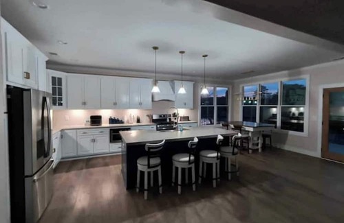 Jasper Casa | Spacious lake estate 7BR 5-1/2 baths, rec room , jacuzzi IMAX theater and Dolby