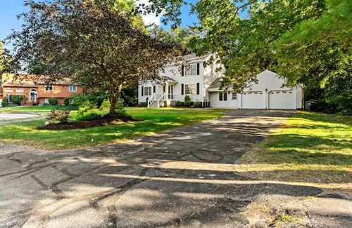 Coventry Casa | stay in Lux & sleep in Style (15mins from TF green Airport)