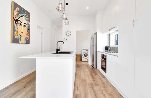 Belmont Casa | Alanas Place I Modern Townhouse