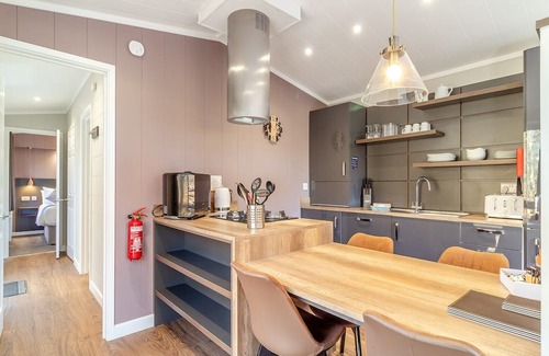 Woolverstone Cabina | 2 bedroom accommodation in Woolverstone, Ipswich